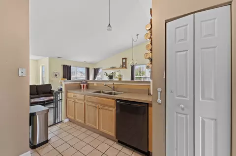 Kitchen - 2885 Falling Waters Dr, Lindenhurst, IL 60046 photo 3 of 3