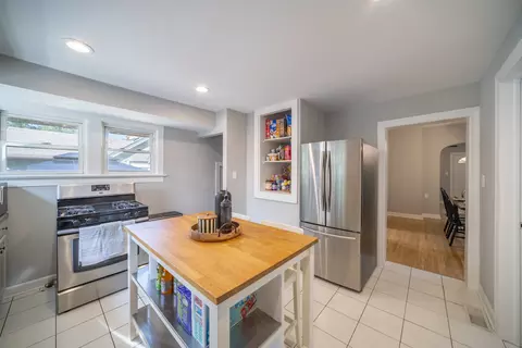 Kitchen - 71 Lovell St, Elgin, IL 60120 photo 2 of 2