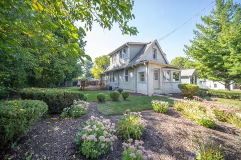 71 Lovell St, Elgin, IL 60120