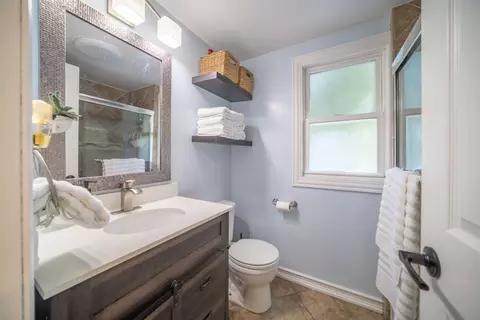 Bath - 71 Lovell St, Elgin, IL 60120 photo 1 of 2