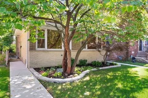 8219 Lowell Ave, Skokie, IL 60076