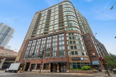 600 N Kingsbury St #207, Chicago, IL 60654
