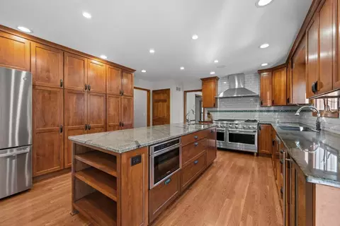 Kitchen - 2248 Aster Ct, Naperville, IL 60565 photo 2 of 7