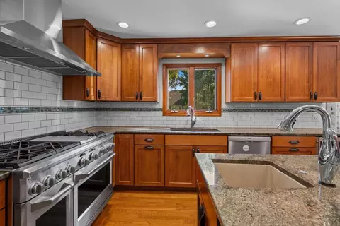 Kitchen - 2248 Aster Ct, Naperville, IL 60565 photo 4 of 7