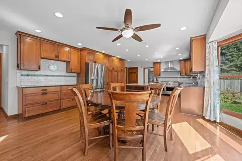 Kitchen - 2248 Aster Ct, Naperville, IL 60565 photo 6 of 7