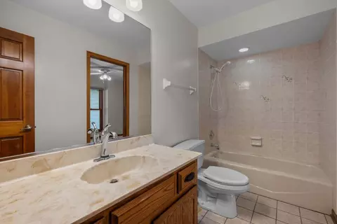Bath - 2248 Aster Ct, Naperville, IL 60565 photo 1 of 6