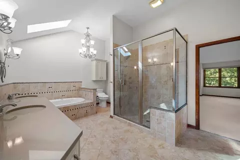 Bath - 2248 Aster Ct, Naperville, IL 60565 photo 3 of 6