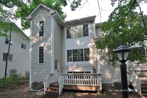 321 W Whispering Oaks Ln #321, Round Lake, IL 60073
