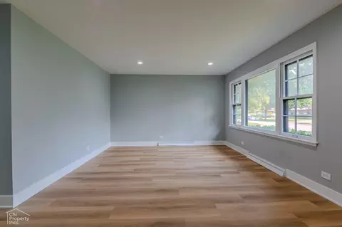 Living - 2100 Martin Ln, Rolling Meadows, IL 60008 photo 2 of 4