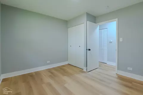 Bedroom - 2100 Martin Ln, Rolling Meadows, IL 60008 photo 1 of 3