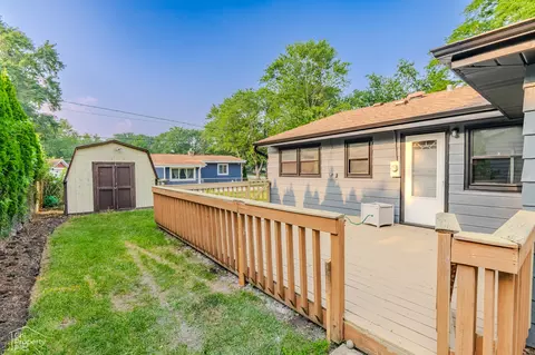 Exterior - 2100 Martin Ln, Rolling Meadows, IL 60008 photo 3 of 3