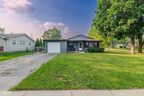 2100 Martin Ln, Rolling Meadows, IL 60008
