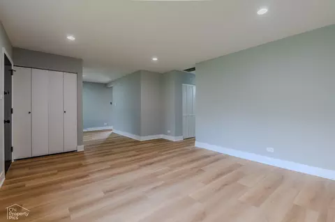 Living - 2100 Martin Ln, Rolling Meadows, IL 60008 photo 3 of 4