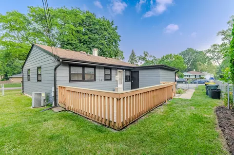 Exterior - 2100 Martin Ln, Rolling Meadows, IL 60008 photo 1 of 3