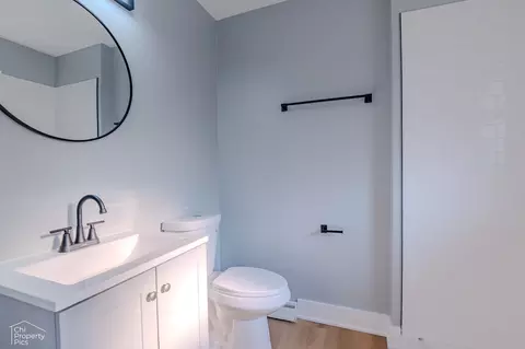 Bath - 2100 Martin Ln, Rolling Meadows, IL 60008 photo 2 of 4
