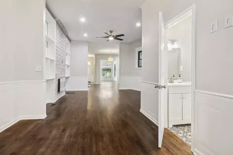 Entry Way - 4738 S Champlain Ave, Chicago, IL 60615 photo 3 of 6