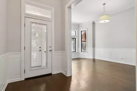 Entry Way - 4738 S Champlain Ave, Chicago, IL 60615 photo 2 of 6