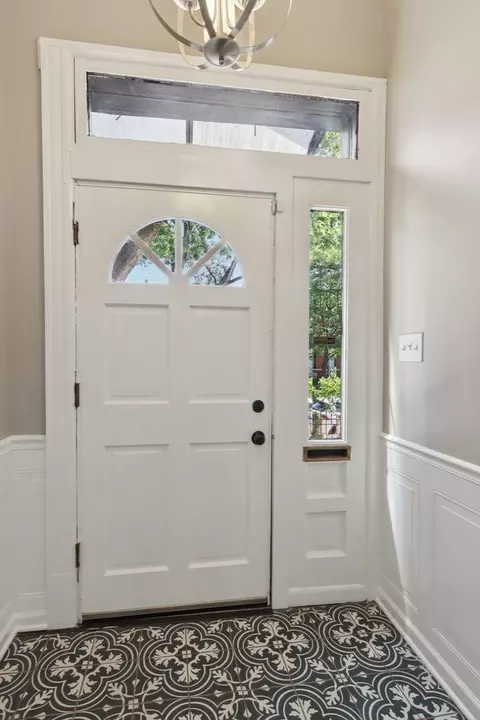 Entry Way - 4738 S Champlain Ave, Chicago, IL 60615 photo 1 of 6
