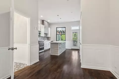 Entry Way - 4738 S Champlain Ave, Chicago, IL 60615 photo 4 of 6