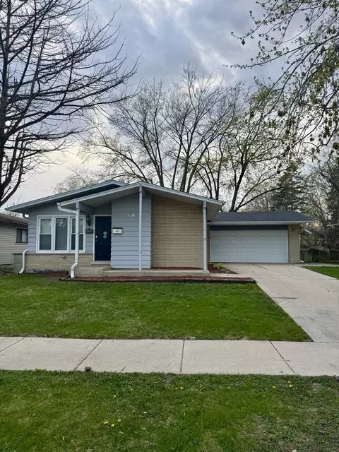 436 N Pleasant Dr, Glenwood, IL 60425