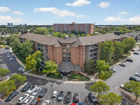 75 Kristin Cir #503, Schaumburg, IL 60195