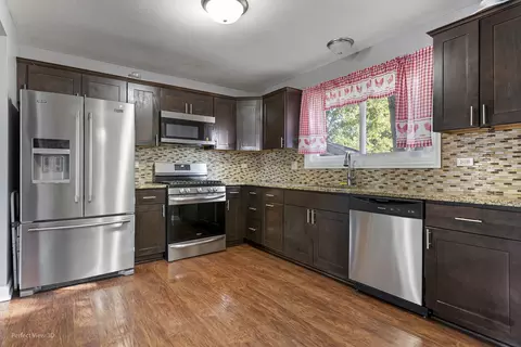 Kitchen - 217 Oriole Rd, Matteson, IL 60443 photo 1 of 2