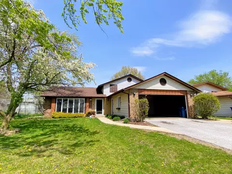 5210 Arquilla Dr, Richton Park, IL 60471