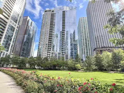 201 N Westshore Dr #1305, Chicago, IL 60601