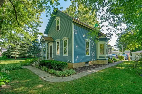 204 Lincoln Ave, Big Rock, IL 60511