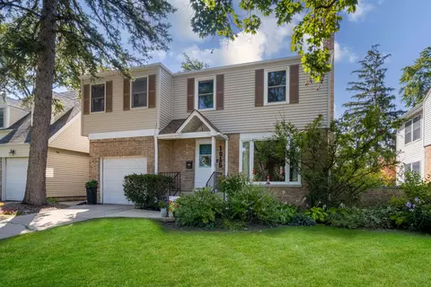 1015 Arthur St, Park Ridge, IL 60068
