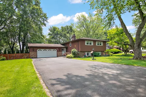 5844 Muriel Ln, Saint Anne, IL 60964
