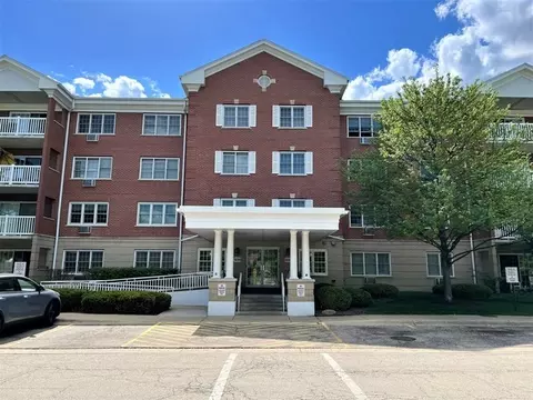 1220 Depot St #313, Glenview, IL 60025
