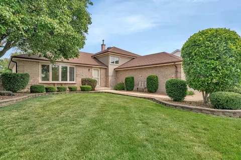 8932 Pebble Beach Ln, Orland Park, IL 60462