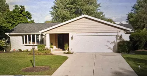 735 Ruskin Dr, Elk Grove Village, IL 60007