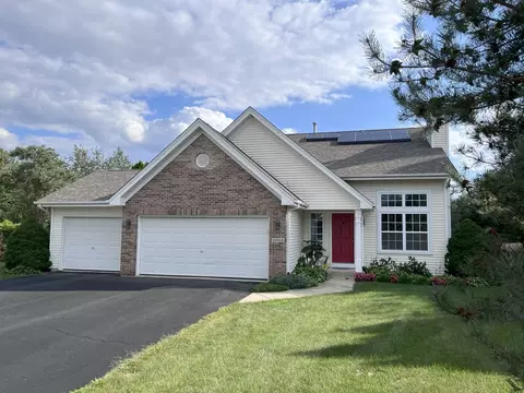 10912 Dixon Pines Cir, Machesney Park, IL 61115