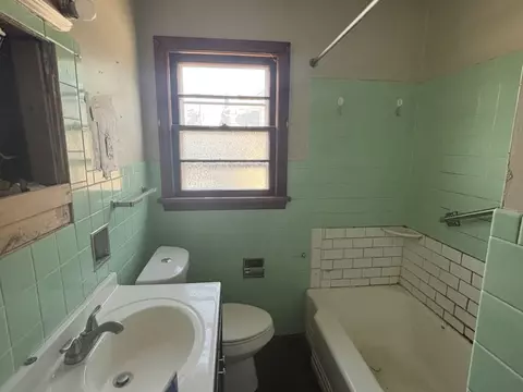 111 S Smith St, Aurora, IL 60505 photo 4