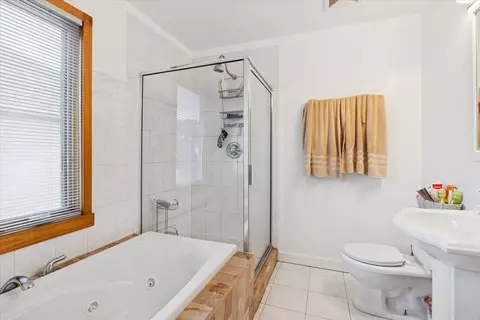 Bath - 238 Hillcrest Ave, Addison, IL 60101 photo 3 of 5