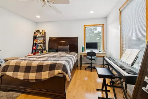 Bedroom - 238 Hillcrest Ave, Addison, IL 60101 photo 5 of 6