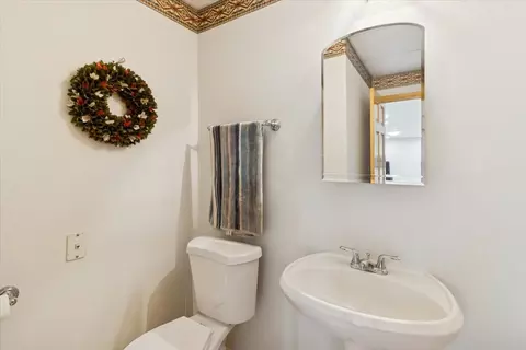 Bath - 238 Hillcrest Ave, Addison, IL 60101 photo 5 of 5