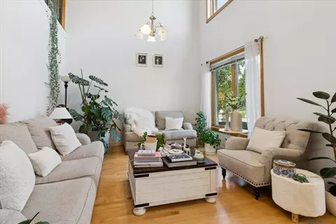 Living - 238 Hillcrest Ave, Addison, IL 60101 photo 2 of 3