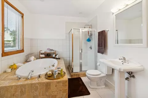 Bath - 238 Hillcrest Ave, Addison, IL 60101 photo 2 of 5