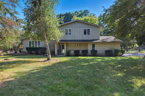 521 Deerpath Dr, Winthrop Harbor, IL 60096