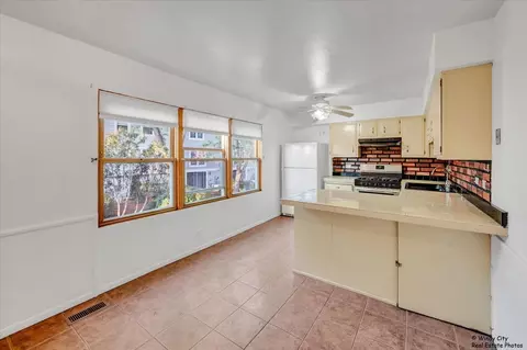 Kitchen - 2230 Stratham Pl, Hoffman Estates, IL 60169 photo 2 of 3