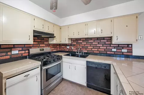 Kitchen - 2230 Stratham Pl, Hoffman Estates, IL 60169 photo 1 of 3