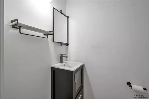 Bath - 2230 Stratham Pl, Hoffman Estates, IL 60169 photo 1 of 2