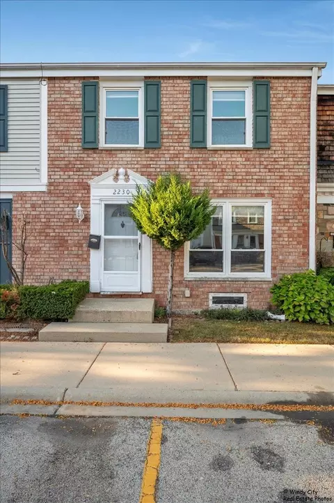 Exterior - 2230 Stratham Pl, Hoffman Estates, IL 60169 photo 2 of 5