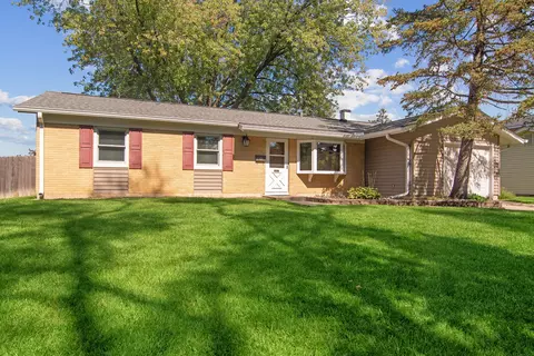 856 E Cooper Dr, Palatine, IL 60074