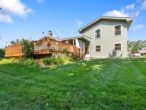 Exterior - 1045 Nottingham Ln, Hoffman Estates, IL 60169 photo 6 of 7
