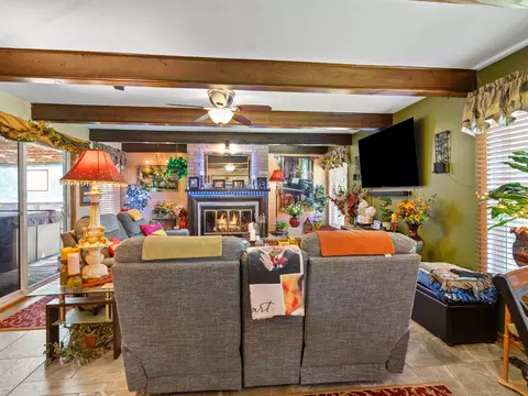 Living - 1045 Nottingham Ln, Hoffman Estates, IL 60169 photo 1 of 2
