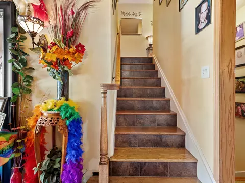 Entry Way - 1045 Nottingham Ln, Hoffman Estates, IL 60169 photo 3 of 4